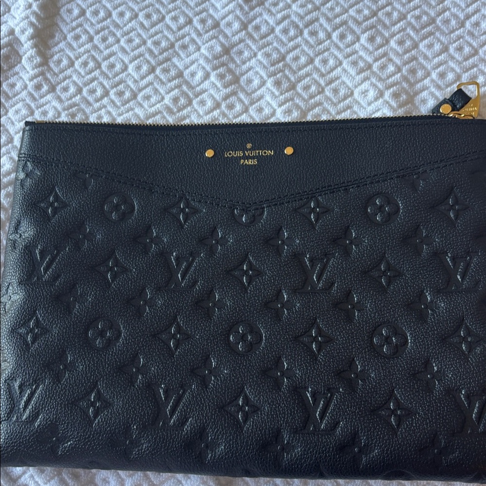 Louis Vuitton Black Monogram Pouch. It comes with its original dust bag. - Picture 4 of 4